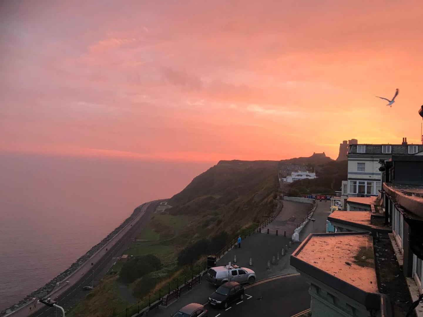 スカーバラ Bay View - Amazing Location With Sea Views!アパートホテル エクステリア 写真